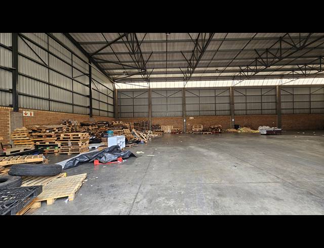 872M² WAREHOUSE TO LET IN JET PARK